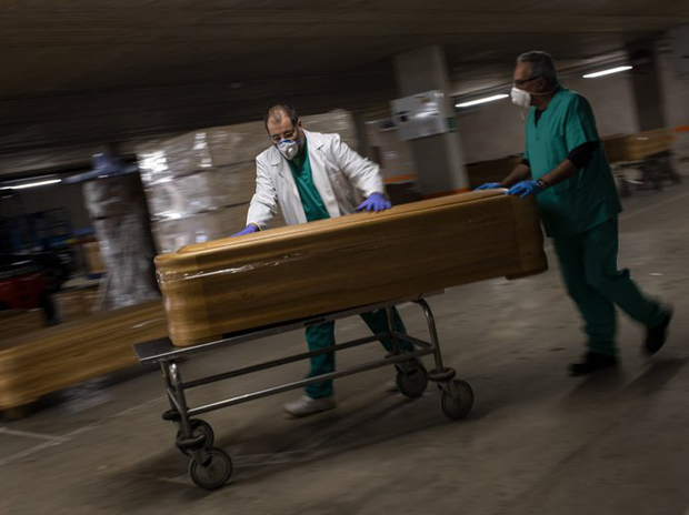 Корона уништава Шпанију: За 24 часа 932 нове жртве (ФОТО)